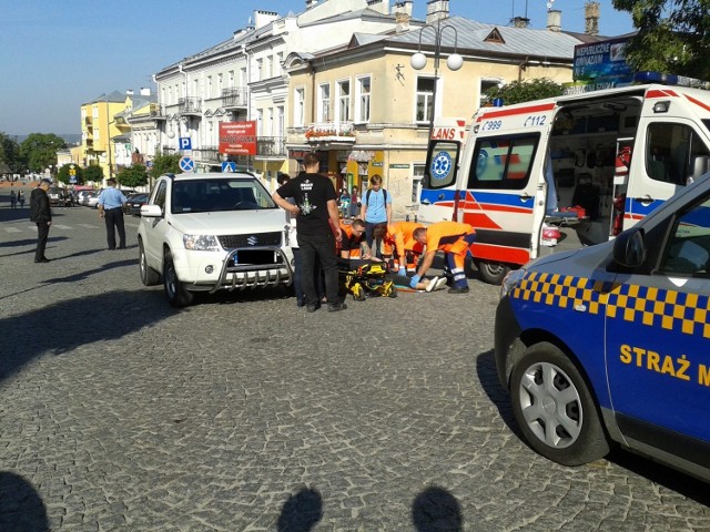 Chełm. Potrącenie pieszej - na miejscu pracują policjanci.