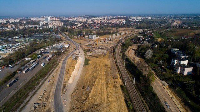 Kraków, budowa odcinka S7 Kraków-Widoma. Postęp prac budowlanych to około 40 proc. Droga będzie oddawana do użytku w latach 2023-2024.