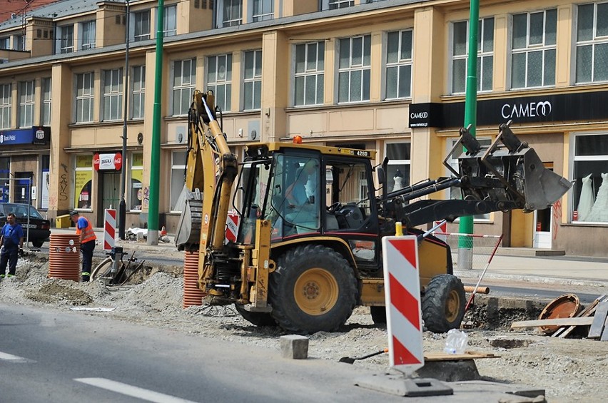 Poznań: Na Głogowskiej pracują też w niedzielę [ZDJĘCIA]