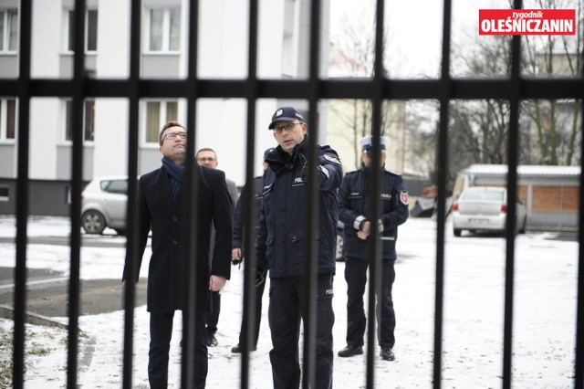 Gmina Oleśnica ufundowała nową bramkę dla komendy policji