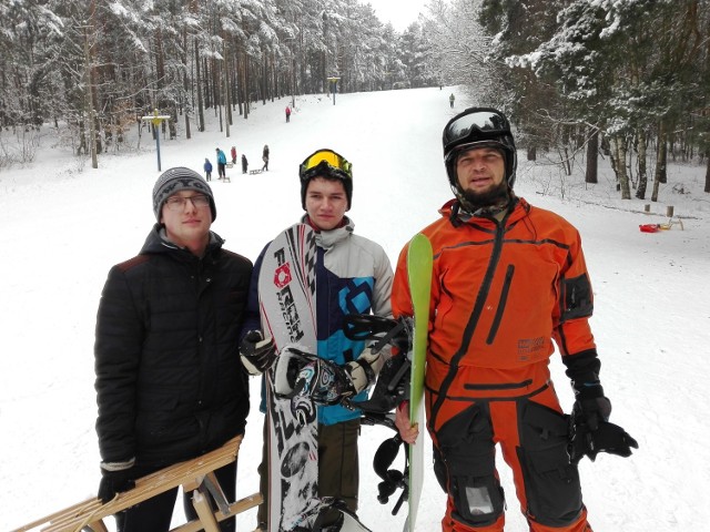 Łukasz Patalas i Bartosz Tytuła z Adamem Fularzem w środę korzystali ze śniegu na Tatrzańskiej