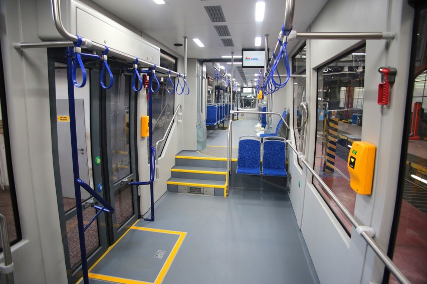 Moderus Beta MF 19AC - to wyglądają nowe tramwaje we...