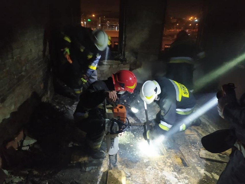 Grudziądz. Pożar mieszkania w kamienicy przy ul. Brzeżnej w Grudziądzu. Jedna osoba poszkodowana