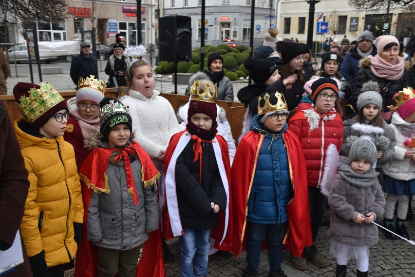 Orszak Trzech Króli przeszedł ulicami Pleszewa. Prowadziła...