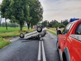 Dachowanie w Studźcach. Poszkodowany trafił do szpitala [ZDJĘCIA]