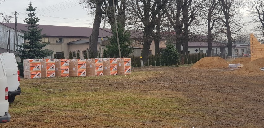 Pytanie Czytelnika o budowę świetlicy w Stradomi Wierzchniej. Radny Marian Lempert dziękuje burmistrzowi