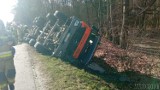 Wypadek w Bzinicy Starej. Betoniarka przewróciła się na bok. Kierowca trafił do szpitala