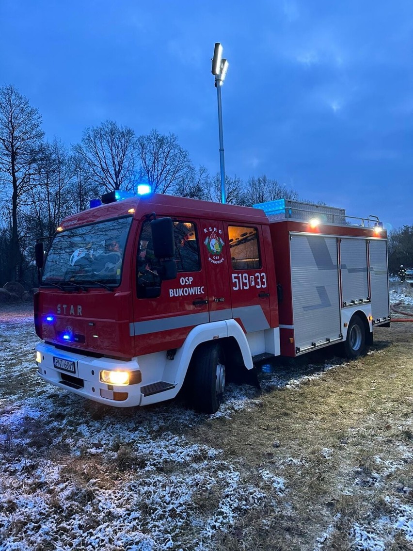 Cały budynek i całe poszycie dachu było w ogniu. Na miejsce...