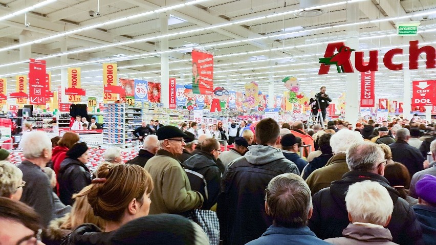 Otwarcie sklepu Auchan przy Jana Pawła II w Łodzi [ZDJĘCIA+FILM]