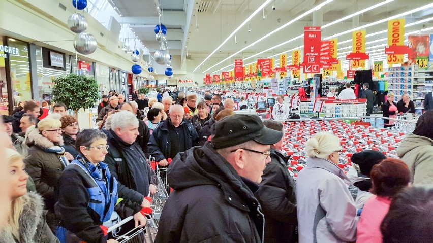 Otwarcie sklepu Auchan przy Jana Pawła II w Łodzi [ZDJĘCIA+FILM]