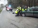 Wypadek w Klamrach. Chcieli pomóc koleżance, niestety nie żyła [WIDEO]