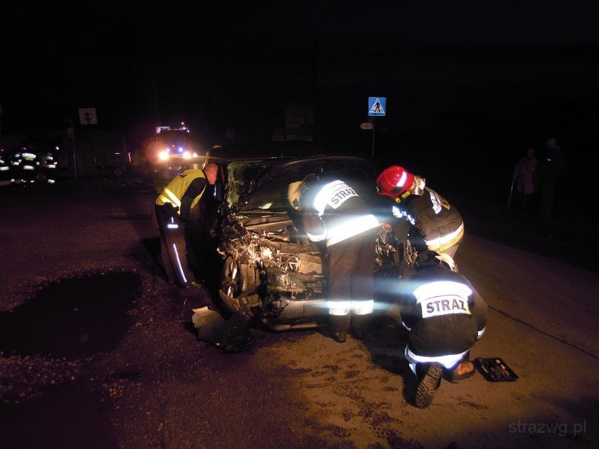 Wypadek w Węgierskiej Górce. Osobówka uderzyła w samochód dostawczy [ZDJĘCIA]