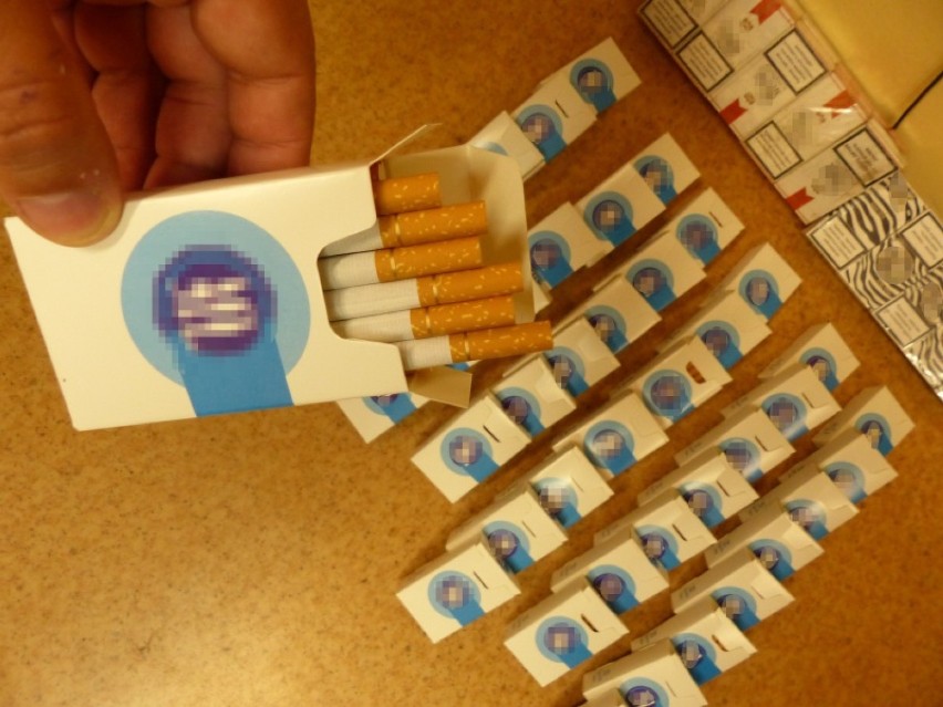 Policjanci znaleźli nielegalne papierosy w sklepach w...