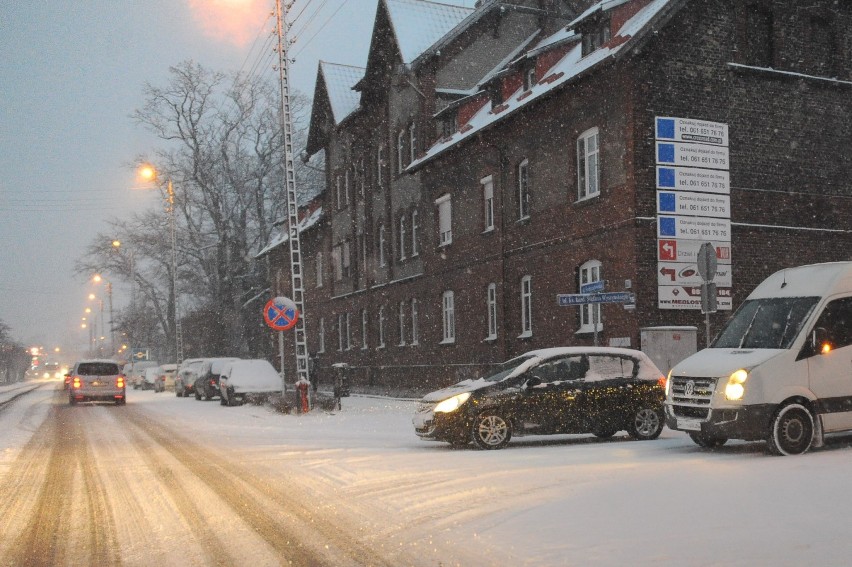 Drogi i chodniki w Lesznie po opadach śniegu 3 stycznia