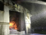 Kębłowo: pożar w firmie recyklingu opon. Więcej informacji i zdjęcia