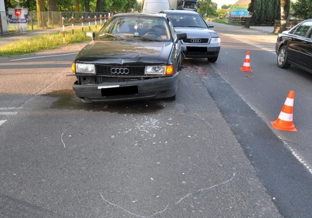 Siła uderzenia była na tyle duża, że auto 39-latka uderzyło w stojącego przed nim Nissana. Kierowała nim 59-letnia mieszkanka Lublina