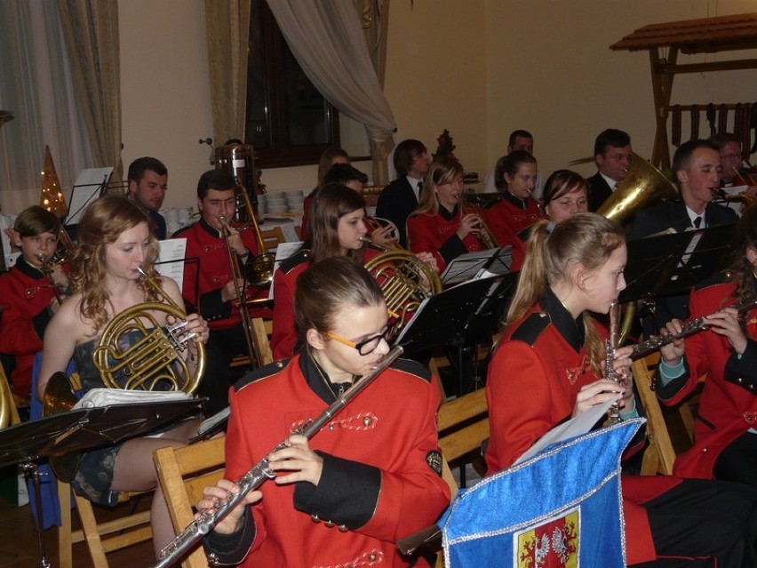 Charytatywny bal karnawałowy orkiestry w Uniejowie