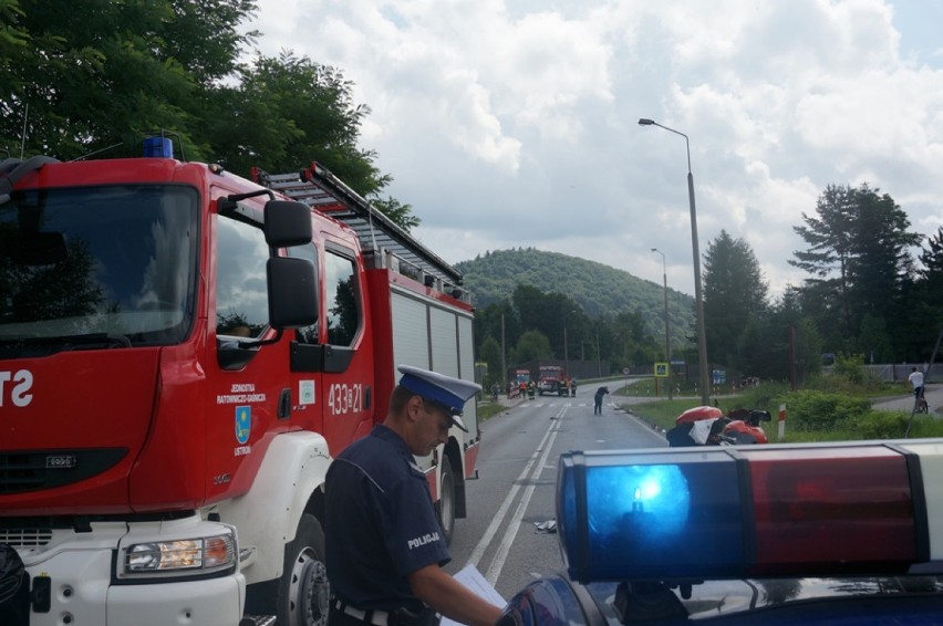 Wypadek w Ustroniu: zginęli motocyklista i pieszy [zdjęcia]