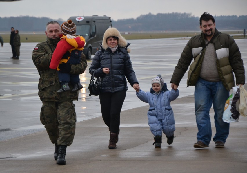 Uchodźcy z Donbasu na lotnisku k. Malborka