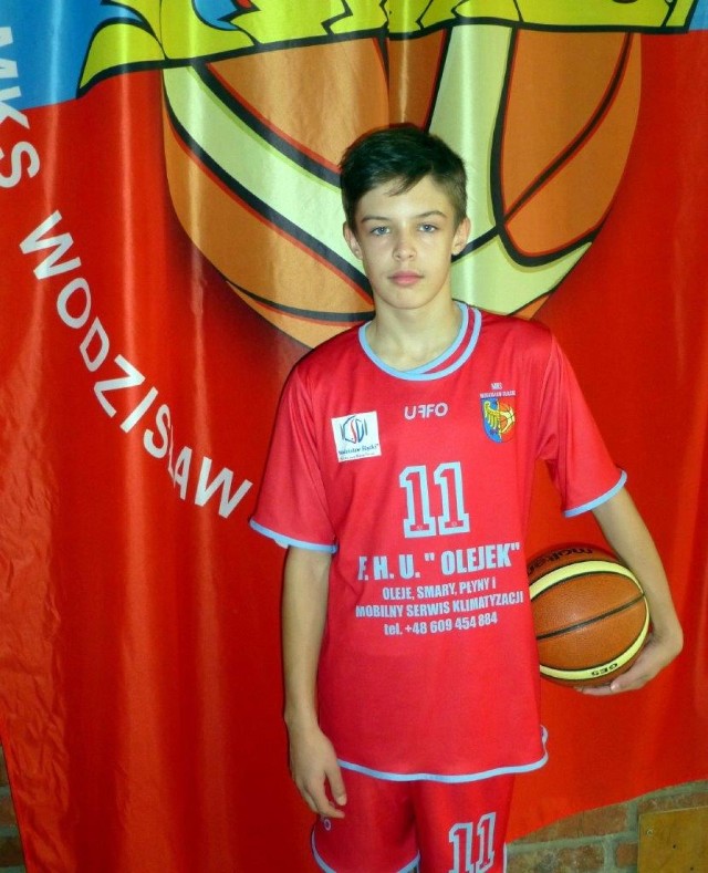 Zwycięstwo i porażkę zanotowali najmłodsi koszykarze podczas rozgrywek o Puchar Śląska w Knurowie.