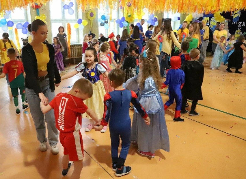 Bal karnawałowy "U Minionków" w Szkole Podstawowej numer 29 w Radomiu. Dzieci bawiły się znakomicie. Zobaczcie zdjęcia