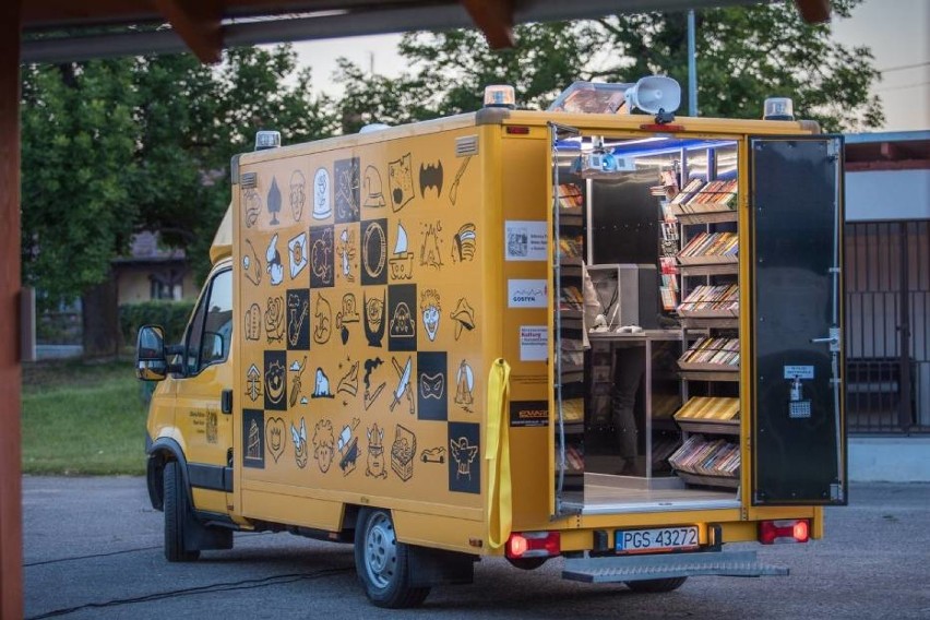 Gostyń. Kolejne dofinansowanie dla gostyńskiej biblioteki. LEM-obus zastąpi bibliobus. Szykują się też inne zmiany! 