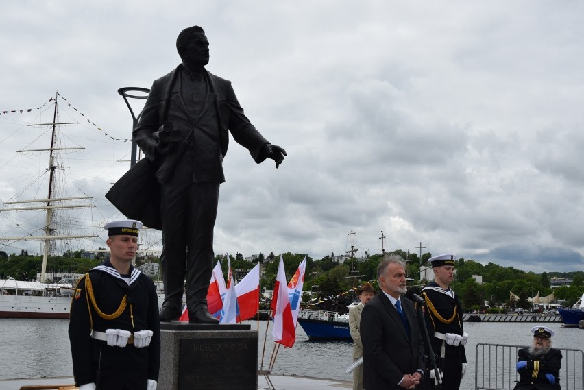 Legendarny budowniczy gdyńskiego portu w końcu doczekał się pomnika w Gdyni. Miasto uhonorowało Tadeusza Wendę