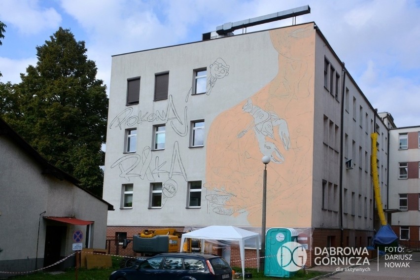 Na budynku ZCO Szpitala Specjalistycznego w Dąbrowie...