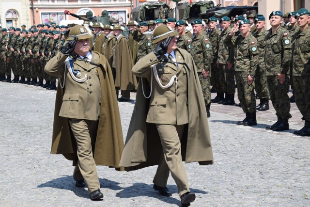 Na jarosławskim Rynku swoje święto obchodził 14 dywizjon artylerii samobieżnej im. gen. bryg. Wacława Wieczorkiewicza w Jarosławiu. W czasie święta wręczano pamiątkowe medale, odznaczenia i wyróżnienia. Gościem specjalnym święta byli Tomasz Wieczorkiewicz, syn gen. Wacława Wieczorkiewicza, patrona dywizjonu, wraz z żoną Colette.

