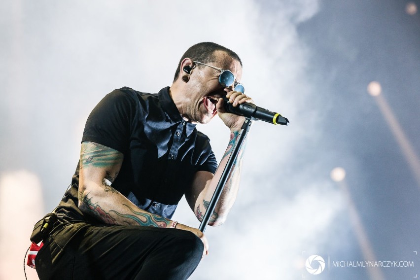 Wokalista Linkin Park Chester Bennington podczas koncertu w...
