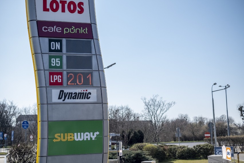 Ceny paliw idą w dół. Tak tanio w Poznaniu nie było od lat!