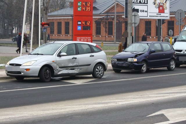 Puławy: Stłuczka koło Carrefoura