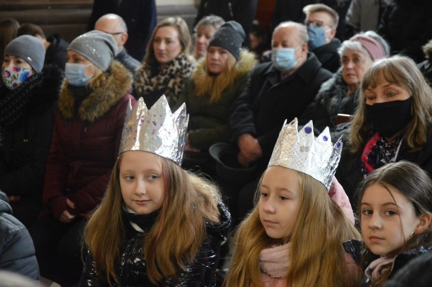 Świąteczny koncert i urodziny księdza Jana Kularskiego w "dużym kościele" w Skarżysku. Zobaczcie zdjęcia i film