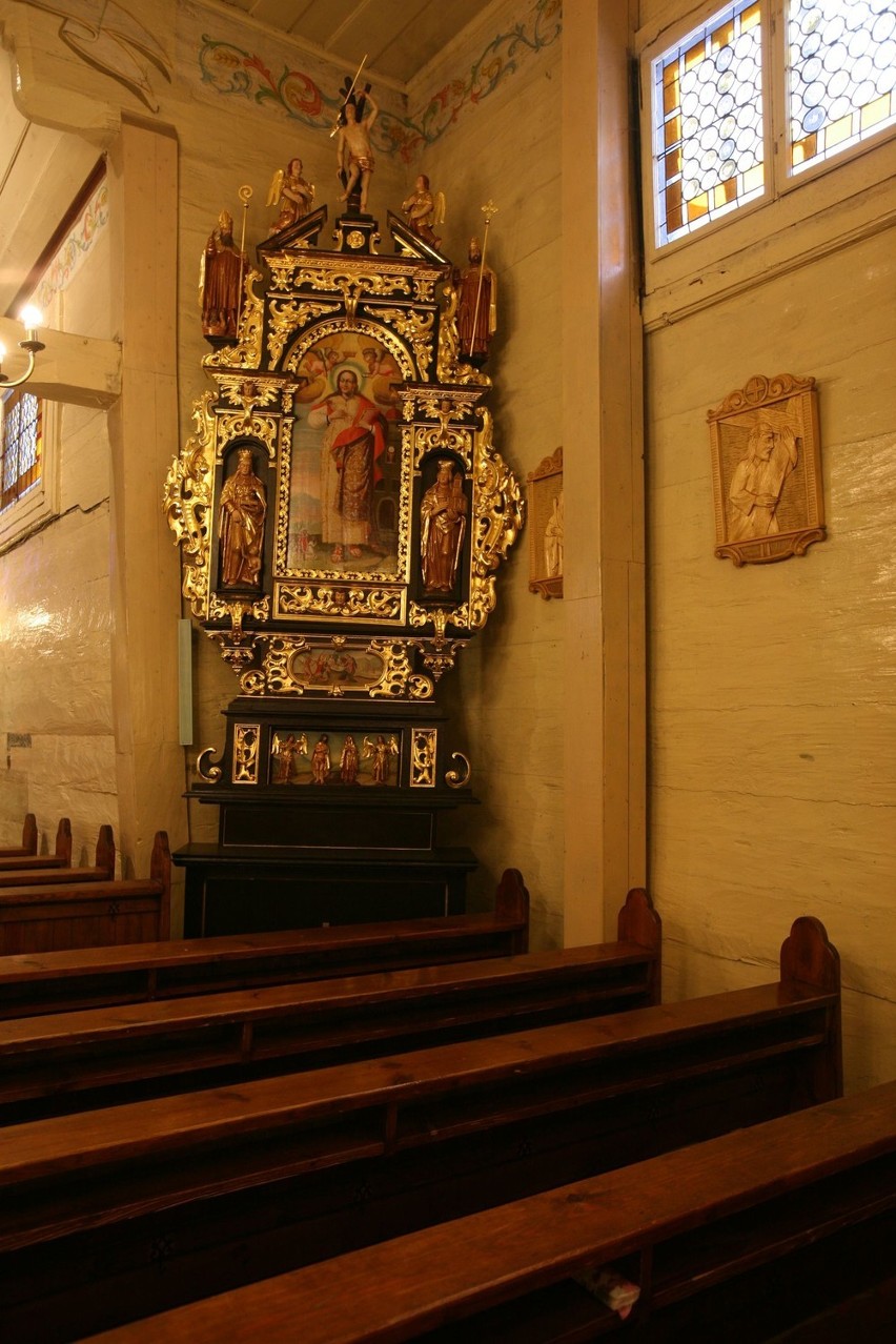 Najstarszy drewniany kościół w Polsce stoi w Poniszowicach?