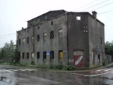 Budynek dawnego młyna przy ul. Żeromskiego w Tuszynie niszczeje. Czy stanowi zagrożenie?