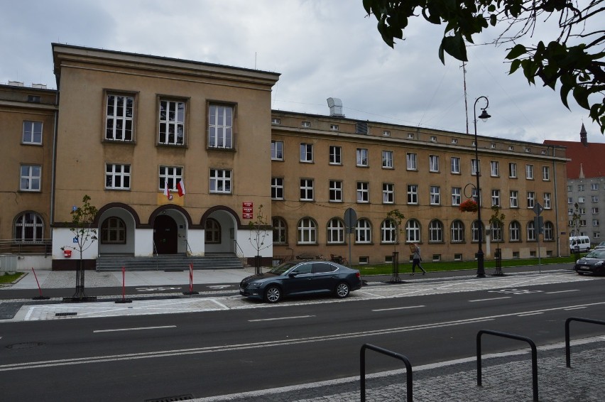 Opóźni się remont elewacji urzędu miejskiego w Nysie i pl....