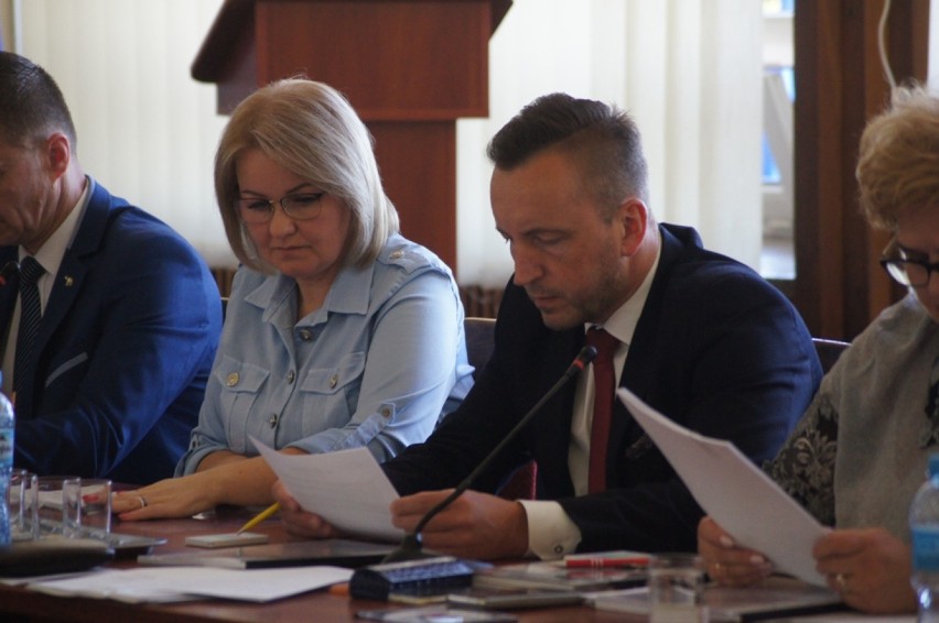 Na sesji rady miasta Radomska o budżecie, boisku,...