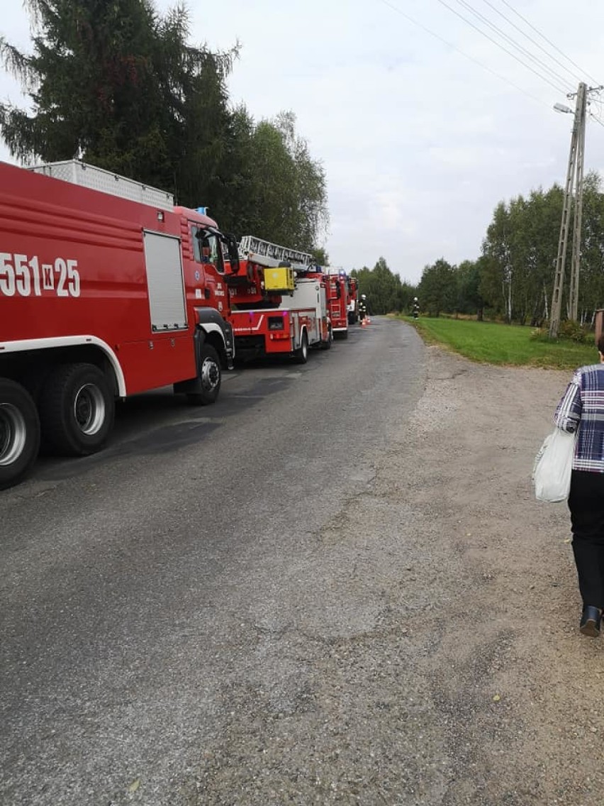 W ewakuacji przedszkolaków pomagali strażacy