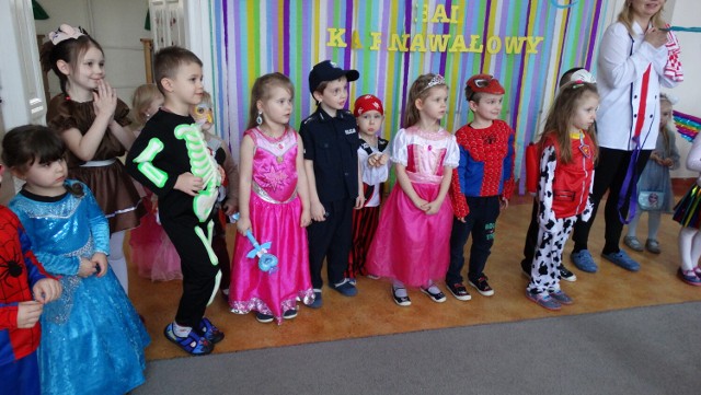 Przedszkolaki z Miejskiego Przedszkola nr 1 w Kwidzynie bawiły się na balu karnawałowym.