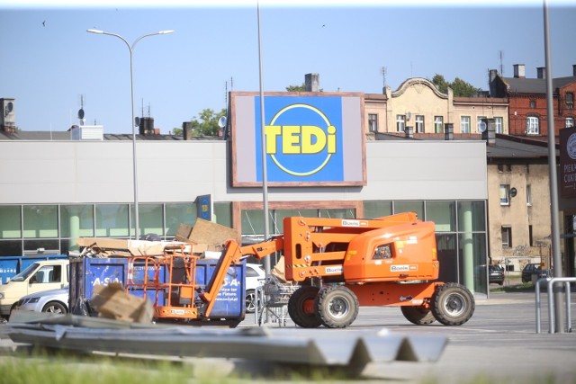 W sierpniu otwarte zostanie centrum handlowe przy ulicy Wincentego Styczyńskiego.

Zobacz kolejne zdjęcia/plansze. Przesuwaj zdjęcia w prawo - naciśnij strzałkę lub przycisk NASTĘPNE