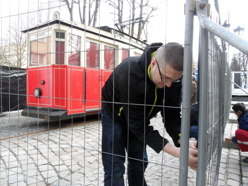 Remonty w Słupsku: Rozpoczął się remont zabytkowego tramwaju [ZDJĘCIA]