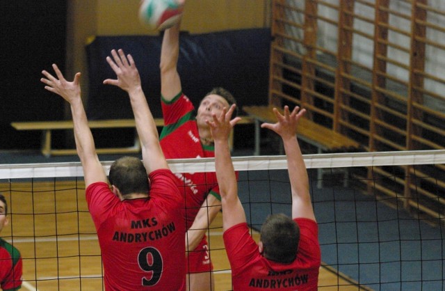 MKS Andrychów pokonał we własnej hali lidera II ligi siatkarzy (grupa 6) - TSV Sanok 3:2.