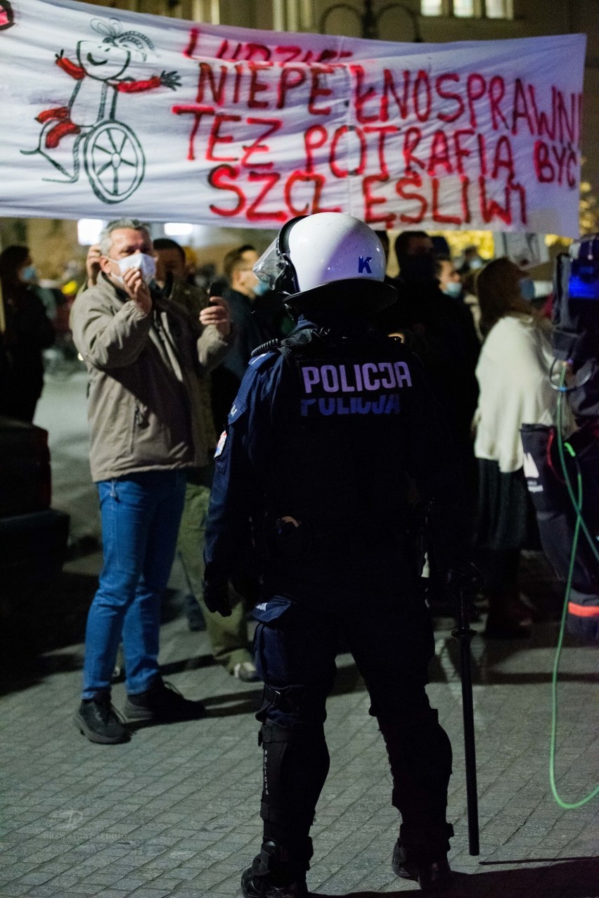 Strajk Kobiet. 3 tysiące ludzi protestowało na ulicach Rzeszowa [ZDJECIA]