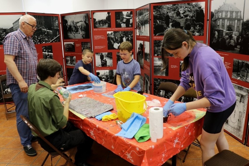 Warsztaty "Zostań rodzinnym archiwistą" w Muzeum Regionalnym w Pleszewie