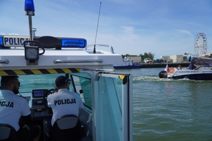 Krynica Morska. Policjanci przeprowadzają kontrole wodne na Zalewie Wiślanym