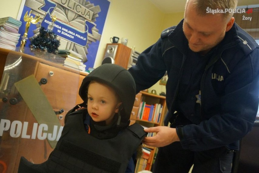 Policjanci spełnili marzenie 4-latka. Chłopiec na jeden dzień został mundurowym