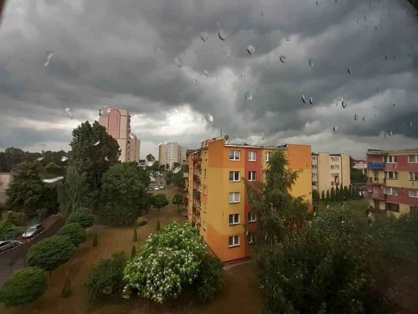 W całym województwie strażacy walczą nad przywróceniem...