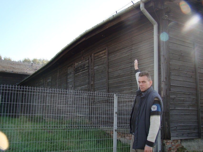 Zabytek po KL Auschwitz zagrożony. Zawalił się dach na kantynie byłego obozu.