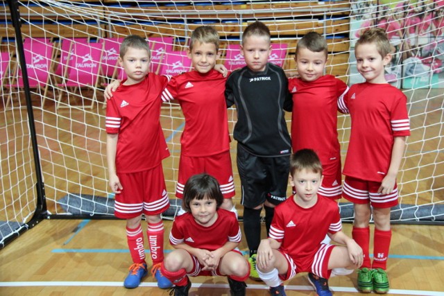 W Dąbrowie Górniczej trwają zmagania młodych zespołów piłkarskich. To TAURON Energetyczny Junior Cup