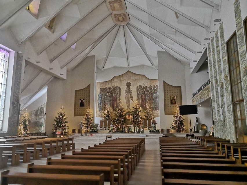 Bożonarodzeniowy wystrój w kościele pod wezwaniem Brata Alberta w Busku-Zdroju. Zobacz zdjęcia